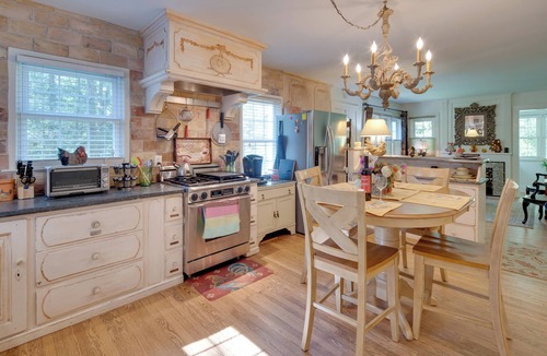Royal Pines Cottage | 7 Mi to The Biltmore: 'Le Canard' Cottage w/Porch