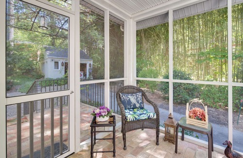 Royal Pines Cottage | 7 Mi to The Biltmore: 'Le Canard' Cottage w/Porch