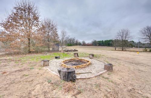 Tyler Apartment | 7 Mi to Tyler State Park: 'A-Game' Cabin