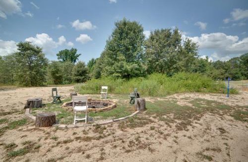 Tyler Apartment | 7 Mi to Tyler State Park: 'A-Game' Cabin