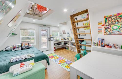 Tyler Apartment | 7 Mi to Tyler State Park: 'A-Game' Cabin