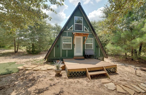 Tyler Apartment | 7 Mi to Tyler State Park: 'A-Game' Cabin