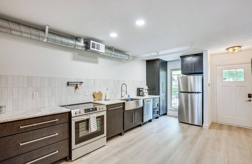 Rockwall House | 7 Mi to Winery: Lakefront Rockwall Home w/Deck