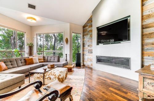 Peyton Brook At Rob Roy House | 7 Mi to Zilker Park: Oasis w/Pool & Patio