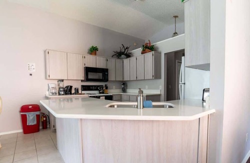 Lindfields House | 7 miles to Disney | 3bd | Pool