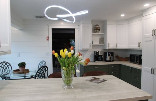 Norwood House | 7 miles to World Cup Stadium! Hot Tub + Firepit