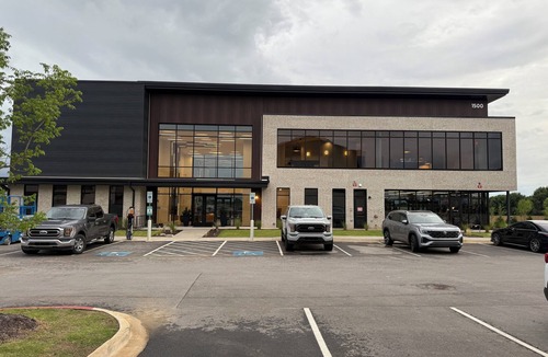 Bentonville Apartment | 7-Min Bike to Walmart Campus, Golf Sim, Sauna, Pets