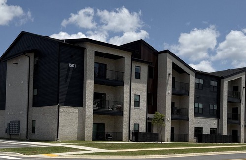 Bentonville Apartment | 7-Min Bike to Walmart Campus, Golf Sim, Sauna, Pets