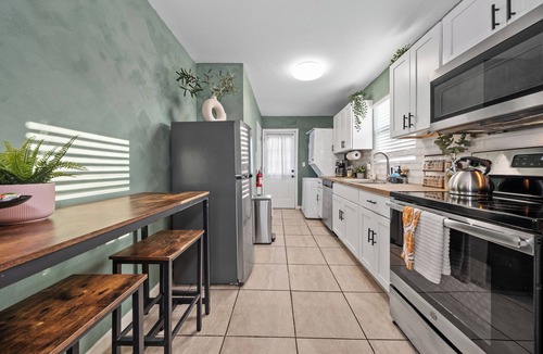 Eastside Promise Neighborhood House | 7 MIN DT Riverwalk, Pearl,Frost Center & Ft Sam, BAMC-pet friendly!