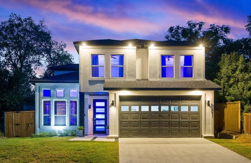 Cedar Crest House | 7 min Dtown | Arcade | Hot Tub | Pool |