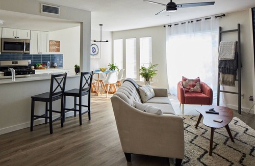 Barrington Oaks House | 7 Min to Apple | Ensuite 2BR + Garage