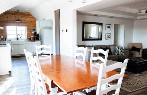 Williamstown House | 7 Min to Ark! - Fire Pit - Sleeps 11