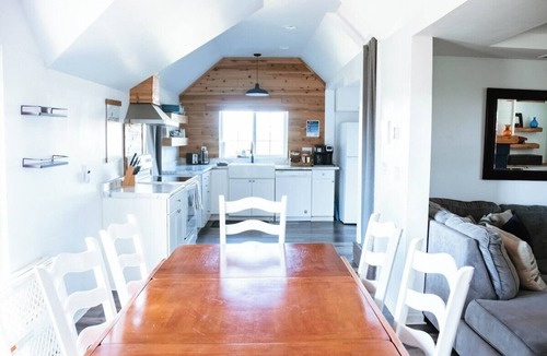 Williamstown House | 7 Min to Ark! - Fire Pit - Sleeps 11