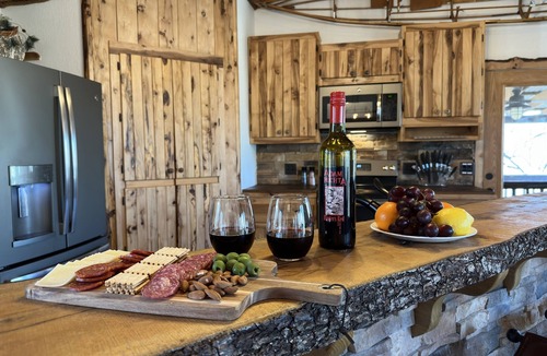 Bolivar House | 7 Min. to Downtown Bolivar- River Frontage-Remote & Relaxing, Kayaks & Hot Tub