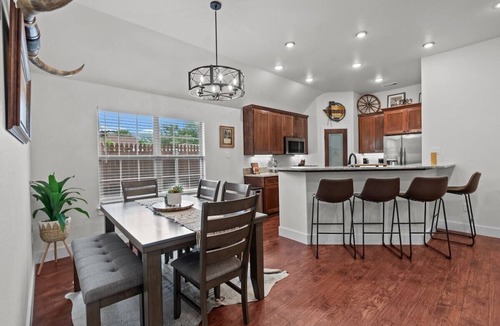 Fort Worth House | 7 min to Stockyards: Spacious, Cozy & Stylish Home