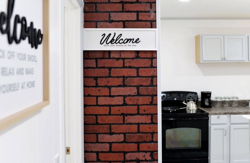 Rome Apartment | 7 min. To the delta lake state park! Modern apt.