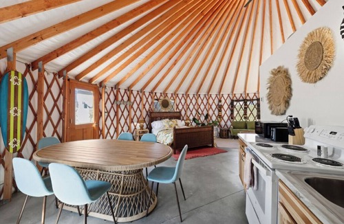 Lava Hot Springs Apartment | 7 mins from Lava Hot Springs-Polynesia Themed Yurt