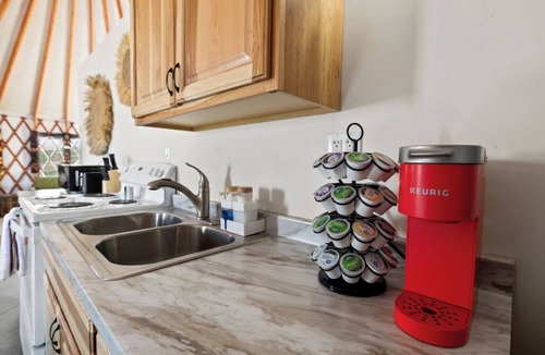 Lava Hot Springs Apartment | 7 mins from Lava Hot Springs-Polynesia Themed Yurt