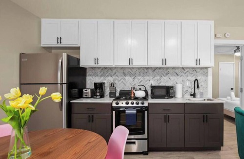 Westfield Apartment | 7-Minute Walk to Deep Eddy Pool! Parking + Grill