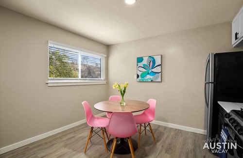 Westfield Apartment | 7-Minute Walk to Deep Eddy Pool! Parking + Grill