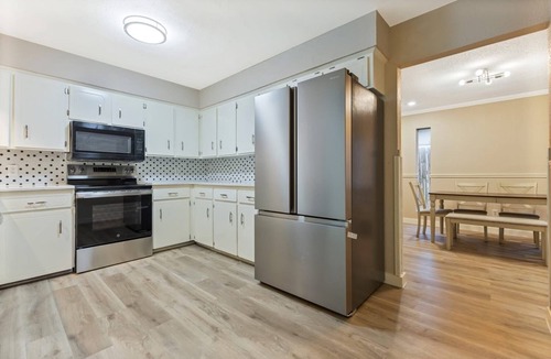 South Side House | 7 people sleep.3 bedrooms 2 bathrooms.1550 sqft home