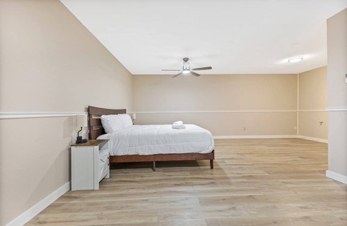 South Side House | 7 people sleep.3 bedrooms 2 bathrooms.1550 sqft home