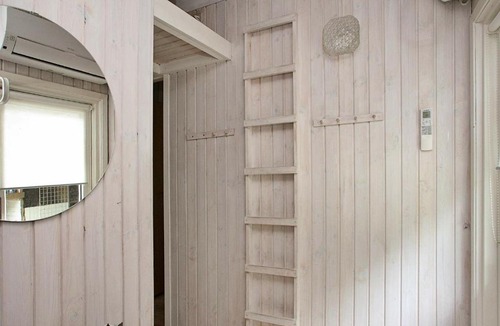 Aalbaek House | 7 person holiday home in lb k