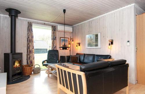 Jegum House | 7 person holiday home in Oksb l