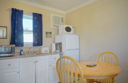 Summerside Apartment | (7) Private Double Suite at Green Acres Summerside