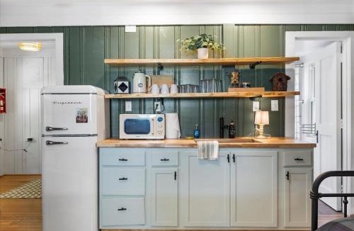 Lookout Mountain Bed & Breakfast | 7- Rock Island Cottage