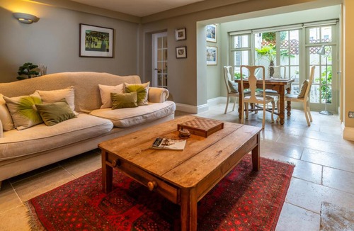 Cheltenham Apartment | 7 Royal Parade