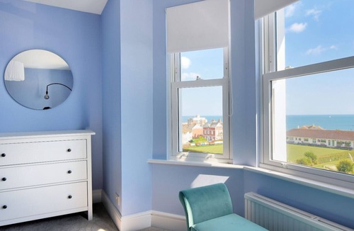 Seaton House | 7 SEAFIELD ROAD, pet friendly, with a garden in Seaton, Devon