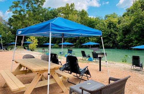 Fentress RV Rental | 7 Son's Glamping Vacation in Kingsbury, TX