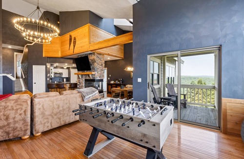 Seven Springs Condo | 7 Springs Mountain Ski-In | Sauna + Game Room
