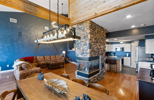 Seven Springs Condo | 7 Springs Mountain Ski-In | Sauna + Game Room