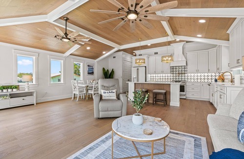 Springs at Kings Bay House | 7 Springs Riverfront in Crystal River. Come Swim with the Manatees!