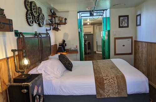 Sequim Hotel | 7 Themed Cabooses - Pet Friendly