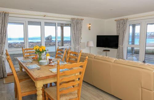 Burgh Island House | 7 Thurlestone Rock