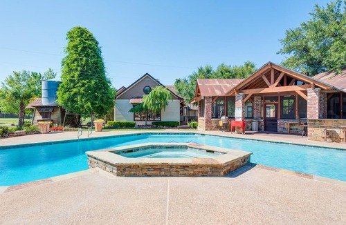 Fort Worth House | 70 Acre Farm Retreat in North Fort Worth - Sanders Hitch