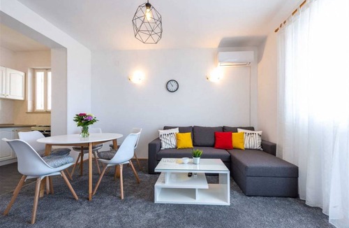Pile Apartment | 70 m² Apartment ∙ 3 bedrooms ∙ 5 guests