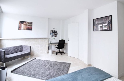18th Arrondissement Resort | 70 m² Private room ∙ 1 bedroom ∙ 3 guests