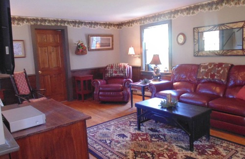 Athol House | 70 Private Acres-SKI! SKI! SKI!
