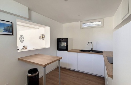 Mesnil-Val Apartment | 700 metres from the sea, apartment with large terrace and garden