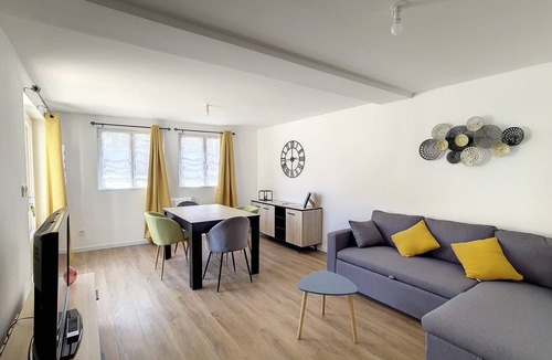 Mesnil-Val Apartment | 700 metres from the sea, apartment with large terrace and garden