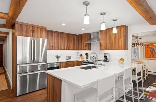 Aspen House | 700 Monarch 201