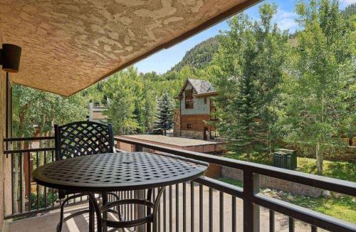 Aspen House | 700 Monarch 301