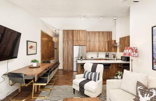 Aspen House | 700 Monarch 301
