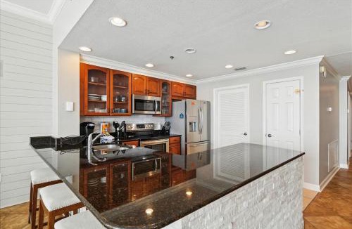 Thomas Drive Apartment | 701 Sterling Beach