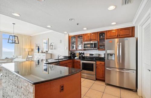 Thomas Drive Apartment | 701 Sterling Beach