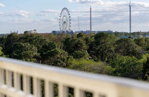 Florida Center Apartment | 705 S Luxury 1Bedroom pool and Universal view